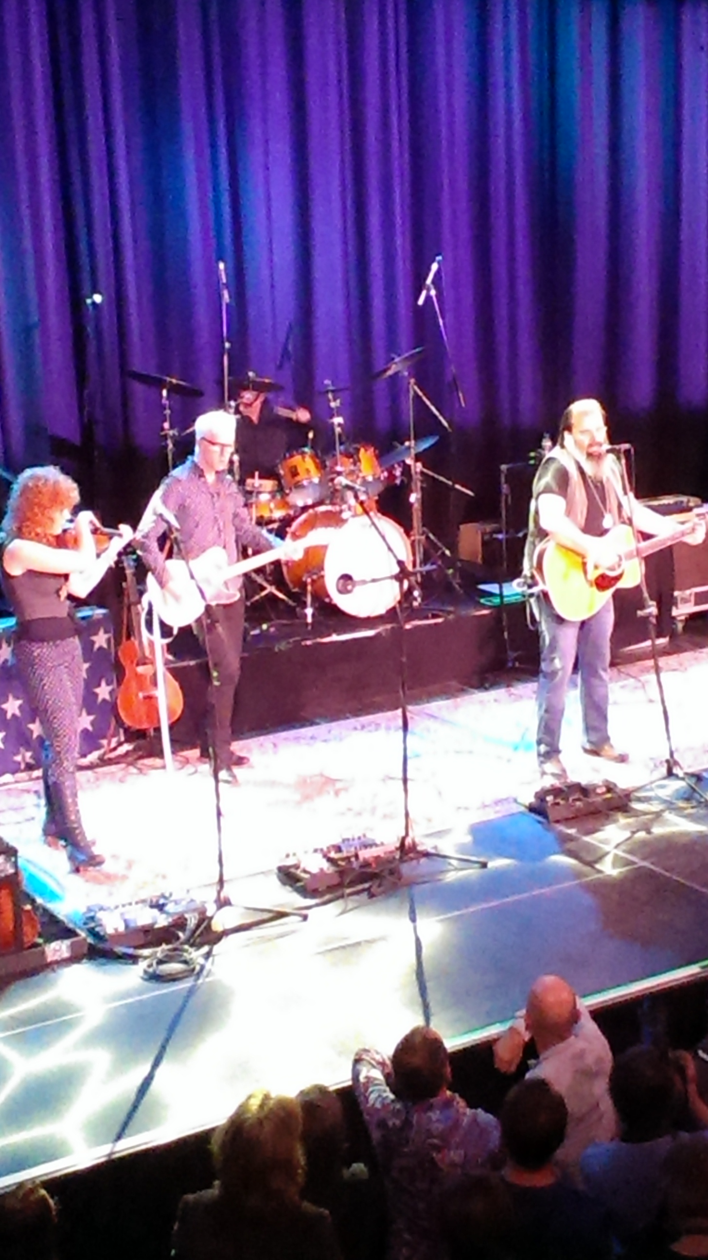 SteveEarle2015-10-29MelkwegAmsterdamHolland (2).jpg